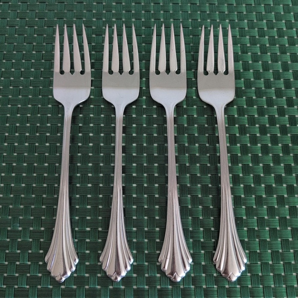 Oneida BANCROFT Salad Forks Set Lot of 4 Stainless Flare Tip Ridged Glossy USA